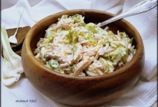 Салат овощной с сыром и ветчиной