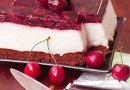 Диетический торт с йогуртовым муссом и черешневым желе.
