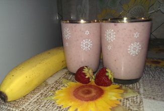 Клубнично-банановый коктейль