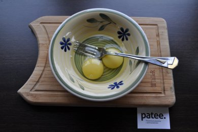 Драники с сырной начинкой - приготовление