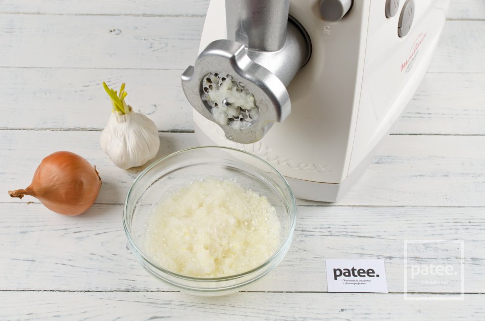 Нежные куриные котлеты с укропом - Шаг 3