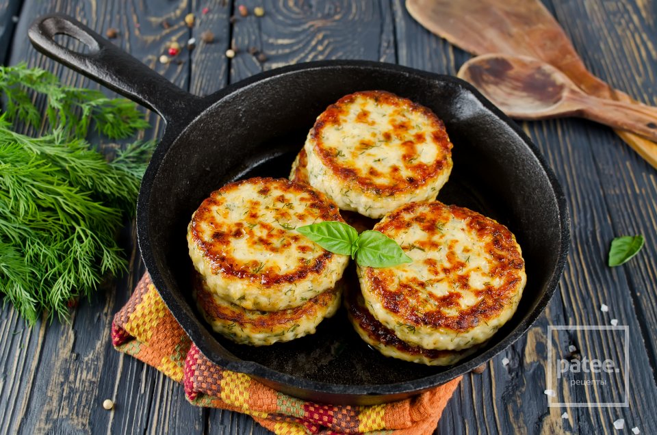 Нежные куриные котлеты с укропом - Шаг 14