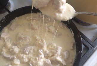 Курица в сливочно-сырном соусе