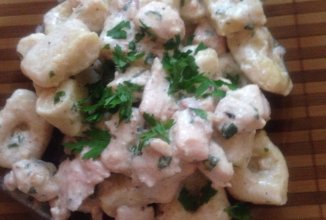 Ньокки с куриным мясом и беконом в сметанном соусе