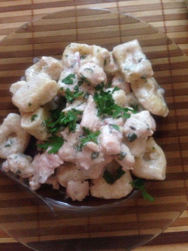 Ньокки с куриным мясом и беконом в сметанном соусе