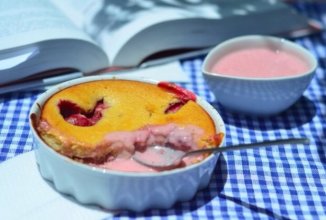 Творожная запеканка с клубникой