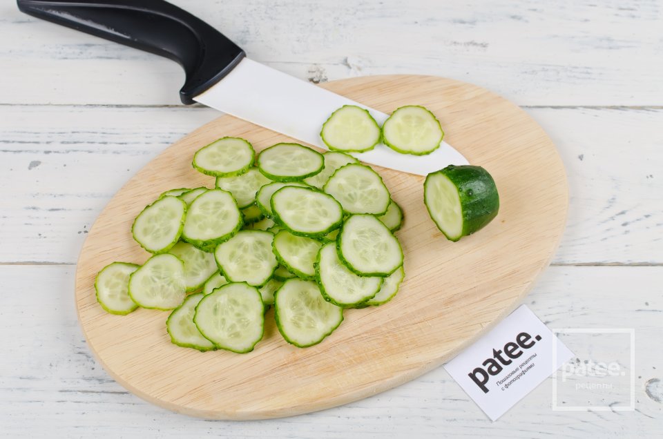 Салат из печени трески с лимонной заправкой - Шаг 3