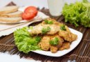 Отбивные из куриного филе в кляре.