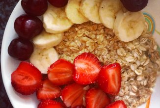 Овсяная каша с фруктами