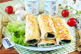 Рулеты из лаваша с курицей, шампиньонами и шпинатом