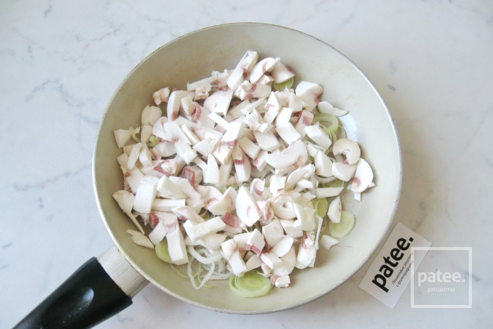 Рулеты из лаваша с курицей, шампиньонами и шпинатом - Шаг 5