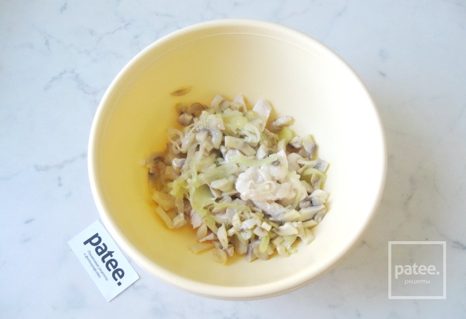 Рулеты из лаваша с курицей, шампиньонами и шпинатом - Шаг 8