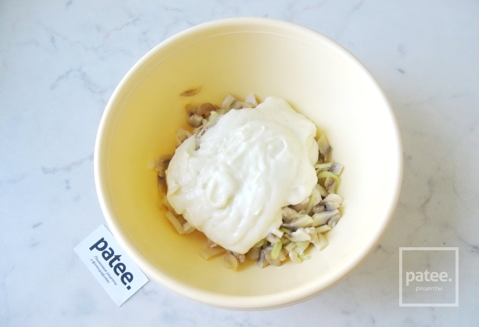 Рулеты из лаваша с курицей, шампиньонами и шпинатом - Шаг 9