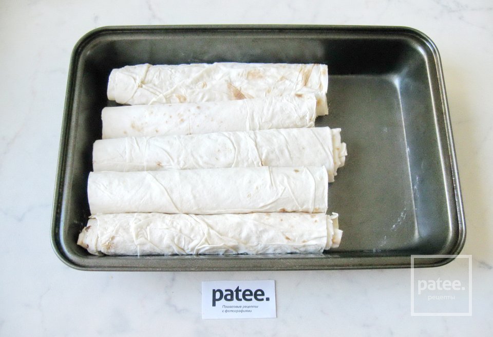 Рулеты из лаваша с курицей, шампиньонами и шпинатом - Шаг 14