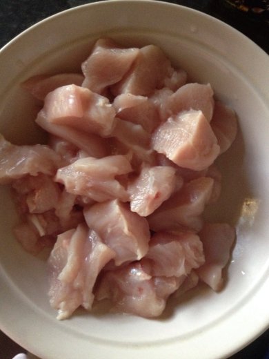 Куриная грудка тушеная в молоке - Шаг 1