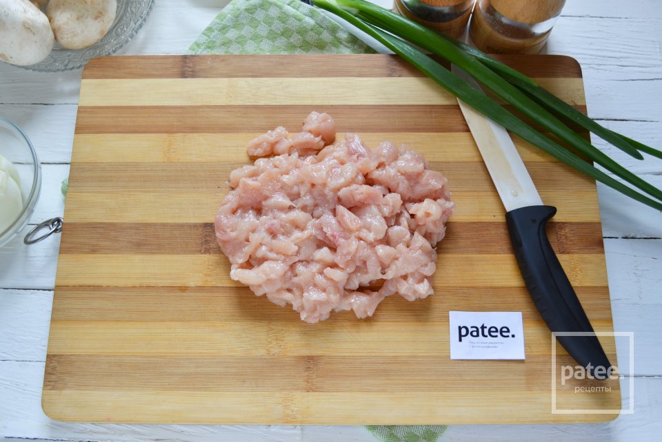 Запеченные шампиньоны с начинкой из курицы и сыра - Шаг 2