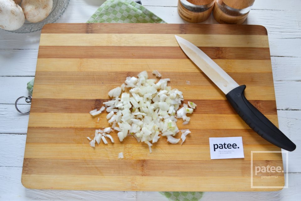 Запеченные шампиньоны с начинкой из курицы и сыра - Шаг 3