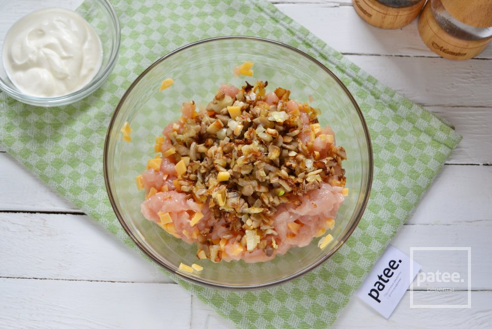 Запеченные шампиньоны с начинкой из курицы и сыра - Шаг 11