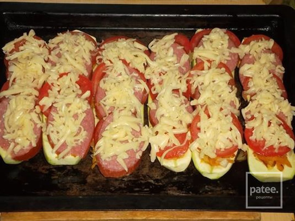 Кабачки запеченные с помидорами и салями - Шаг 6