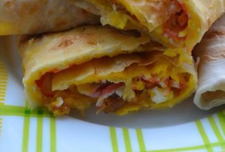 Лаваш с яйцом, сыром и крабовыми палочками