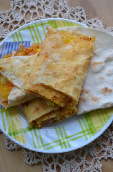 Лаваш с яйцом, сыром и крабовыми палочками - Шаг 6