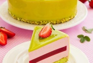 Клубнично-фисташковый торт