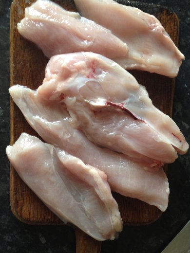 Белое мясо запеченное с помидорами под сыром - Шаг 1