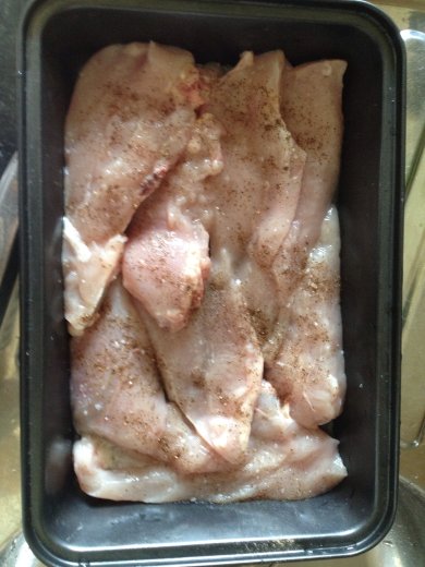 Белое мясо запеченное с помидорами под сыром - Шаг 2