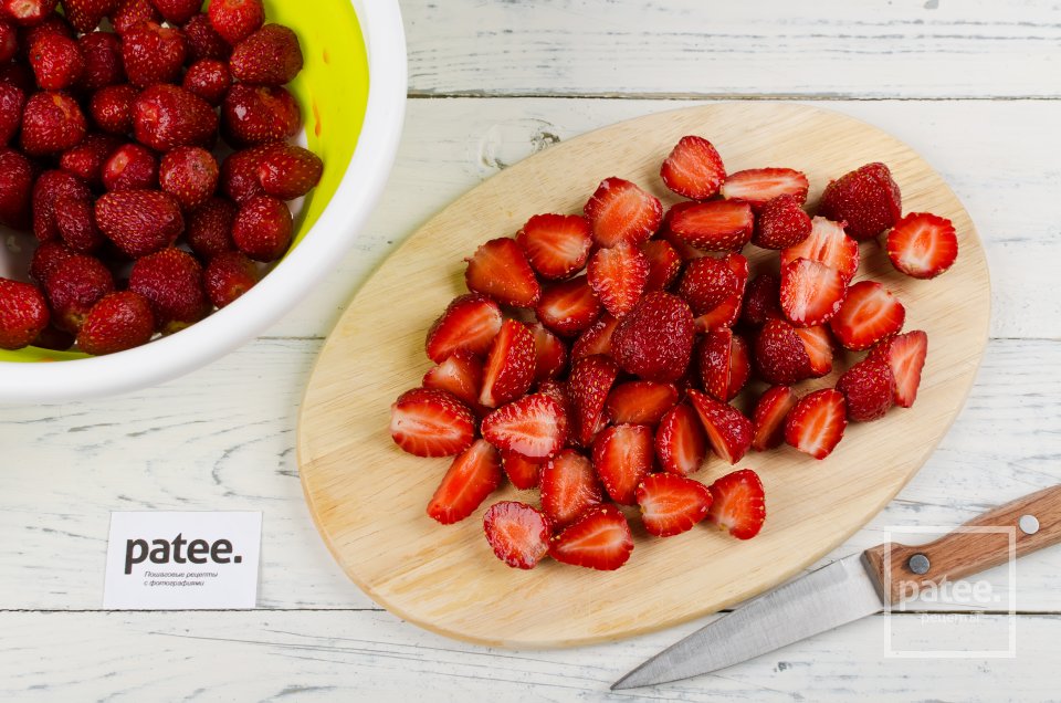 Дрожжевые булочки с клубникой - Шаг 15