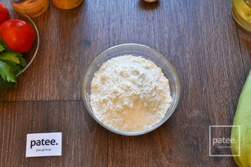 Кабачковая пицца с помидорами - Шаг 2