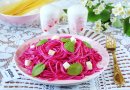 Спагетти со свеклой и брынзой