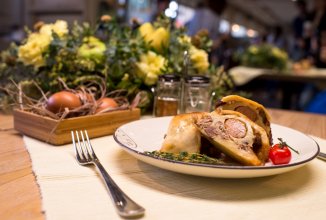 Рулет «Мраморный» с немецкими колбасками