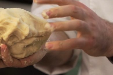 Рулет «Мраморный» с немецкими колбасками - приготовление