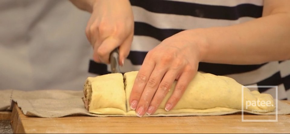 Рулет «Мраморный» с немецкими колбасками - Шаг 6