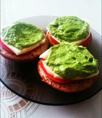 Булочки с моцареллой и песто - Шаг 1