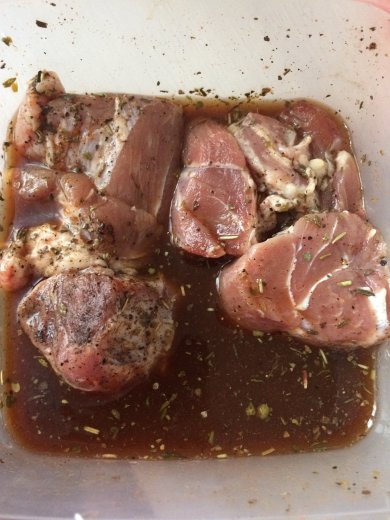 Свинина с макаронами в винно-сливочном маринаде. - Шаг 1