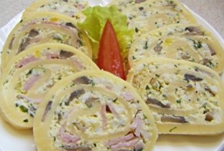 Сырный рулет с грибами и ветчиной