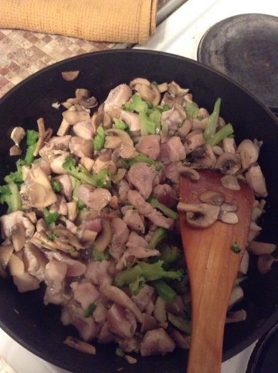 Паста с шампиньонами и брокколи - Шаг 2