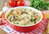 Куриные голени с грибами запеченные в сливках