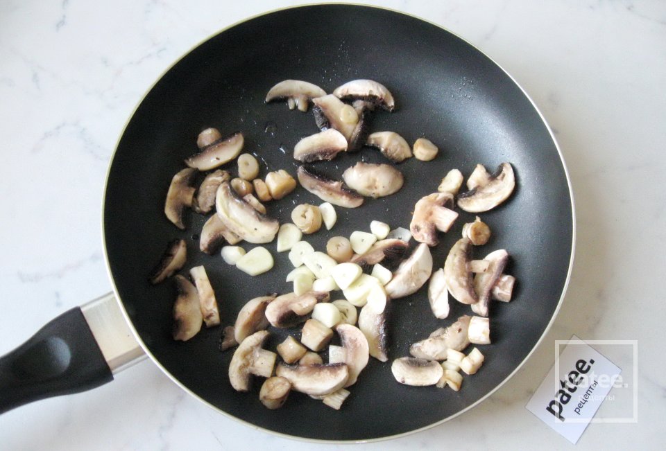 Куриные голени с грибами запеченные в сливках - Шаг 7