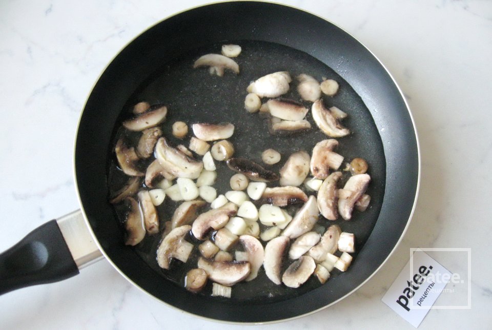 Куриные голени с грибами запеченные в сливках - Шаг 8