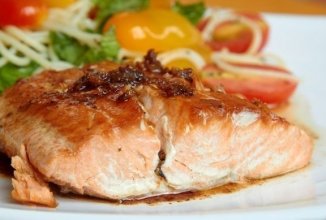 Стейк из рыбы с помидорами