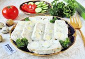 Рулет из куриной грудки с перепелиными яйцами