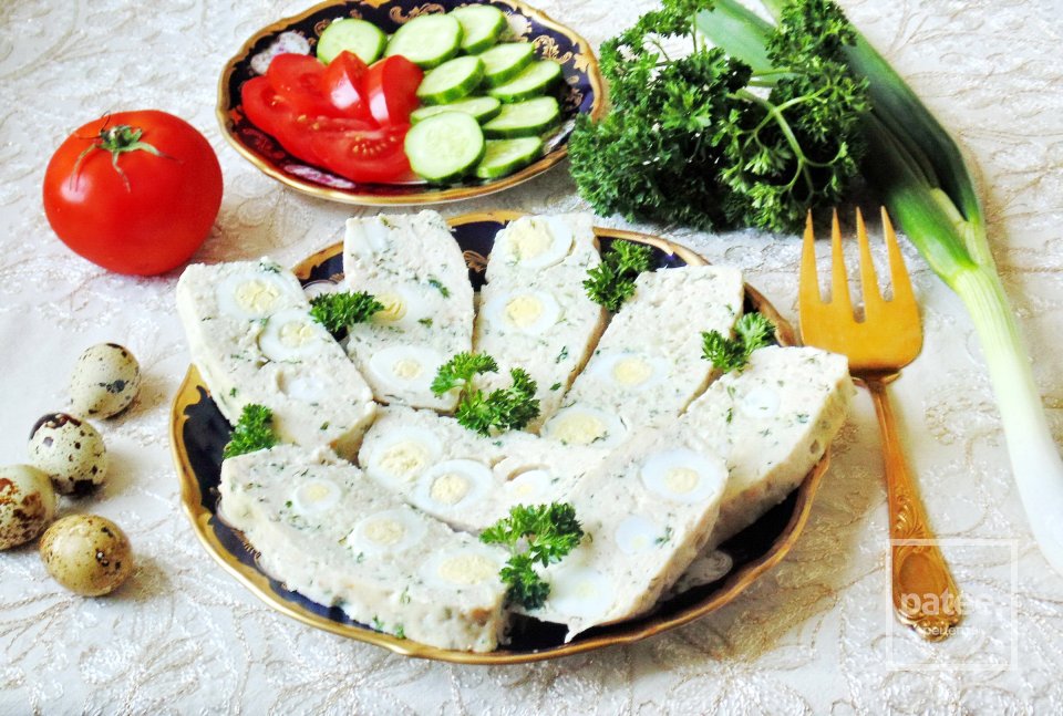 Рулет из куриной грудки с перепелиными яйцами - Шаг 13