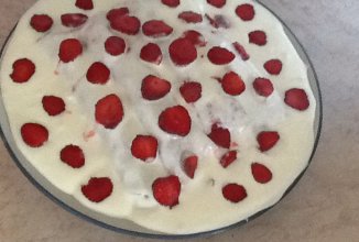 Блинный десерт со свежей клубникой