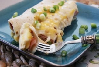 Рулетики из лаваша с ветчиной, курицей и сыром