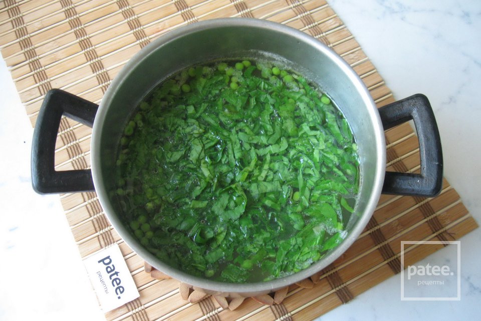 Суп со шпинатом и зеленым горошком - Шаг 11