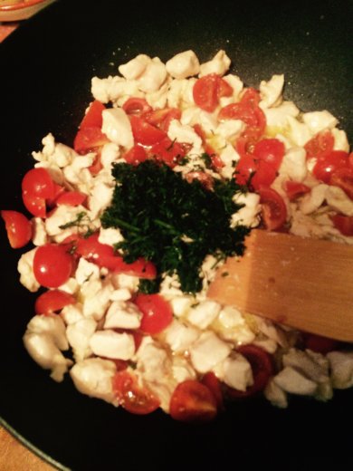 Паста с авокадо курицей и томатами - Шаг 7