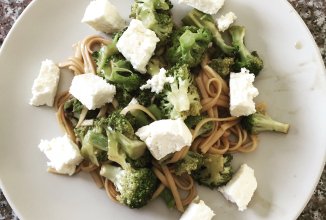 Лапша соба с брокколи и сыром