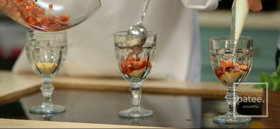 Домашний сметанник с клубникой за 10 минут - Шаг 5